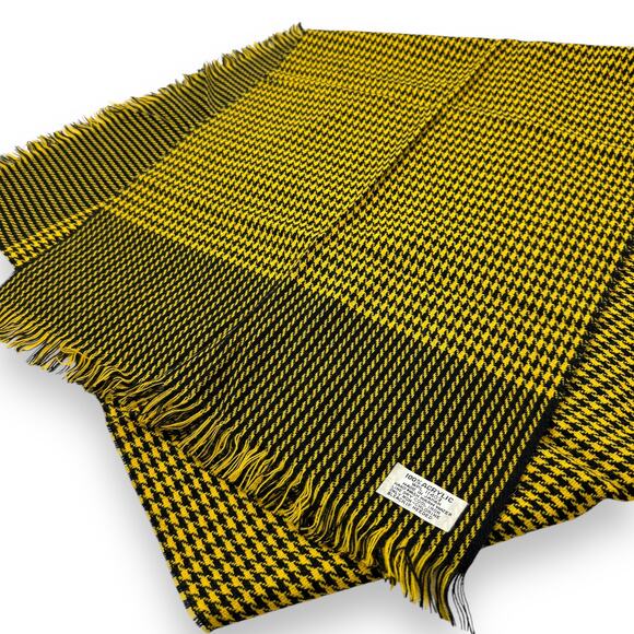 1970's Japanese yellow and black houndstooth large winter scarf - Picture 7 of 9